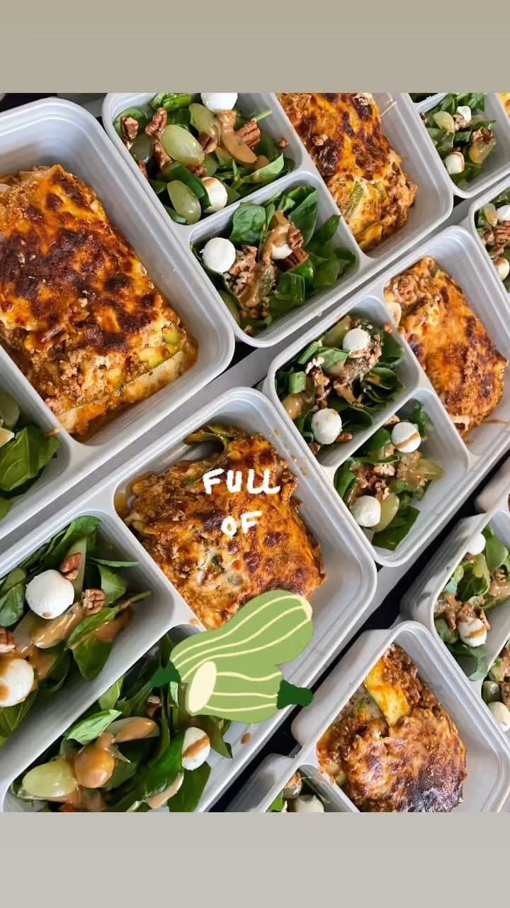 Zucchini lasagna with spinach and pecan salad