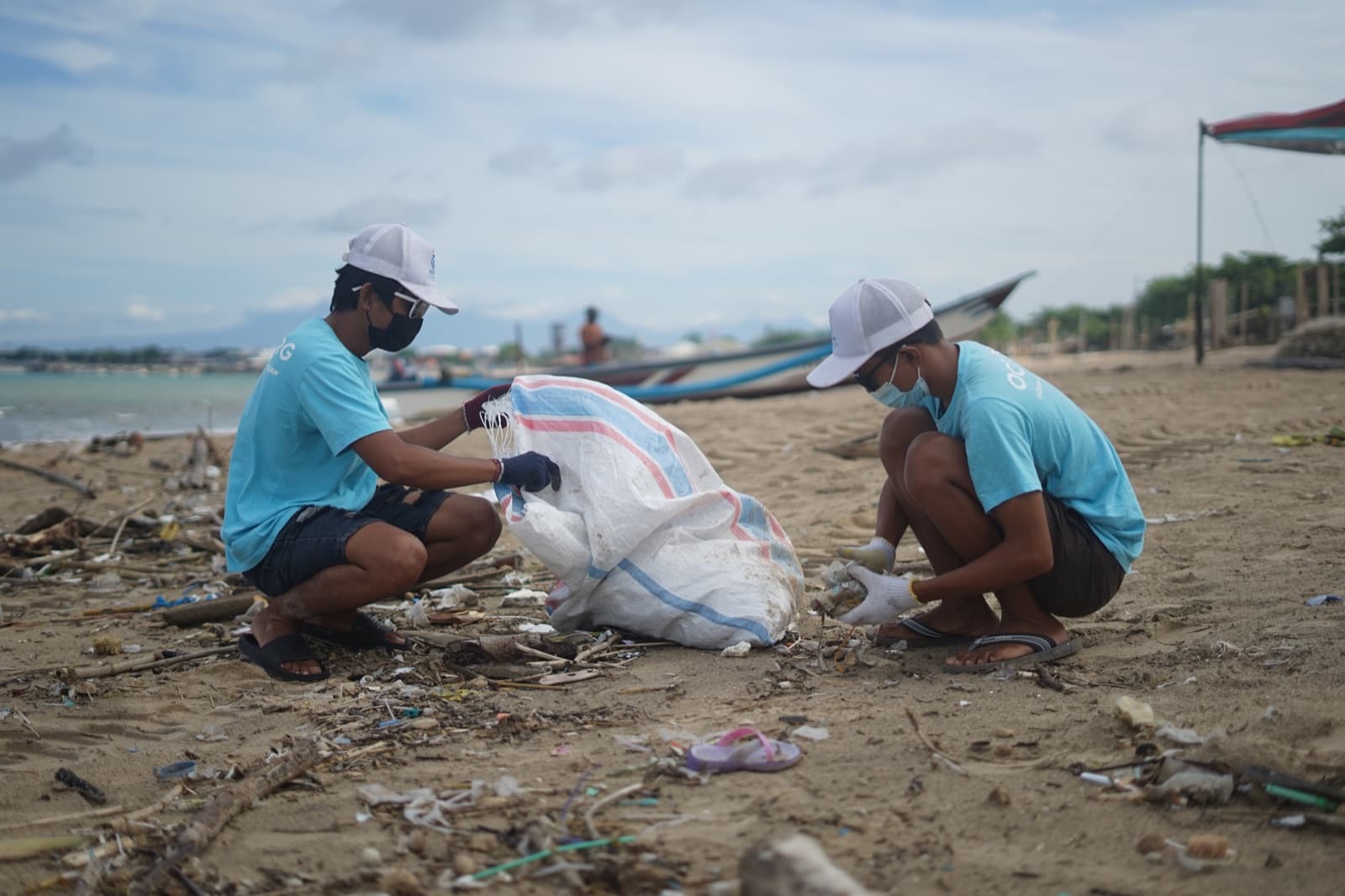 Volunteers cleaning up a beach together